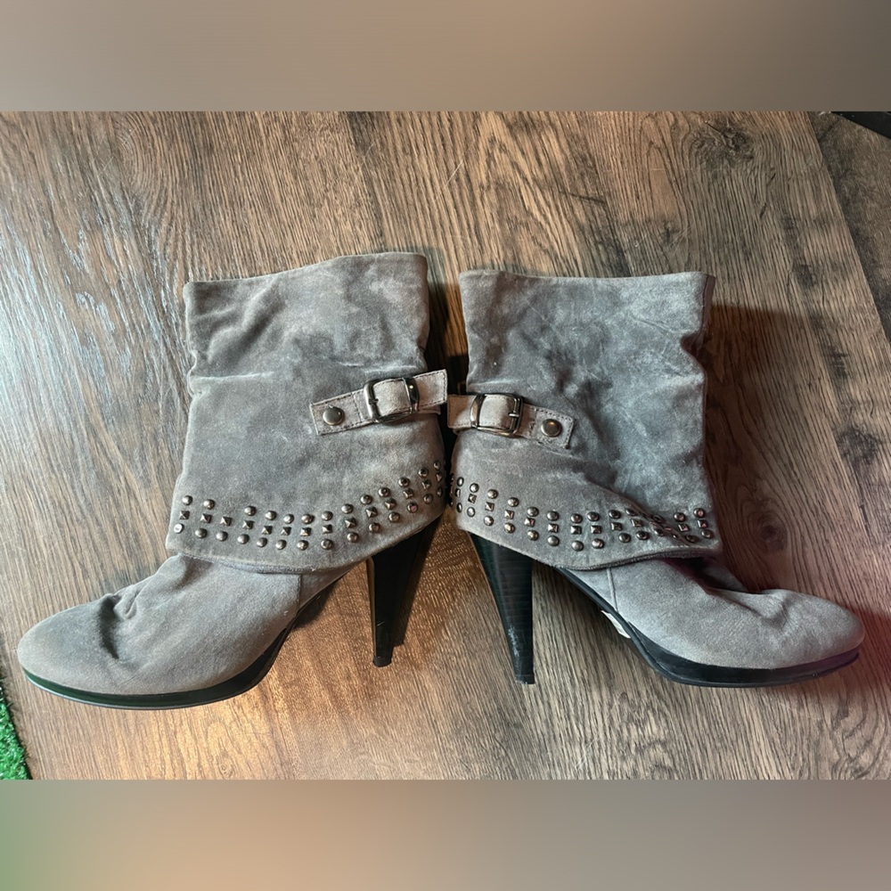Mademoiselle Gray Suede Stud Buckle Boot Heel, Women’s 9